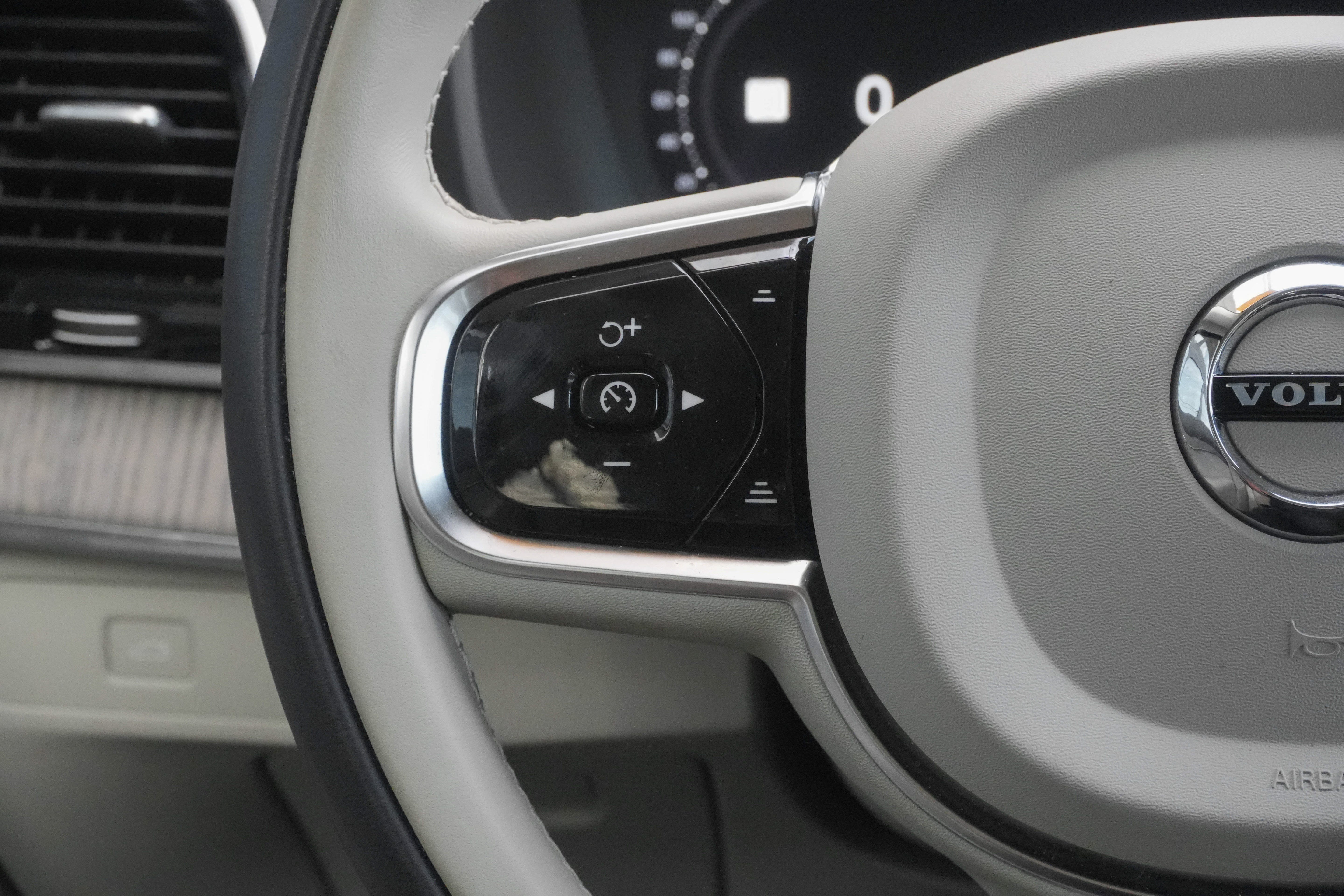 Used 2023 Volvo XC90 B6 Plus w/ Protection Package Premier AWD/4WD image 18