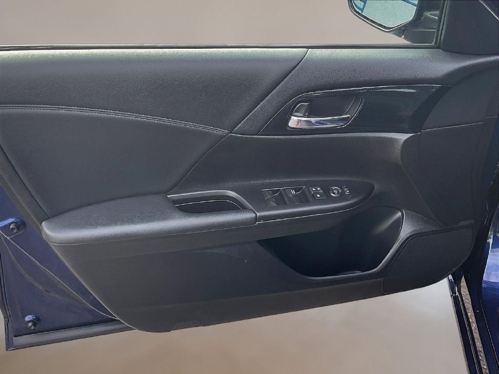 Used 2015 Honda Accord Sport image 18