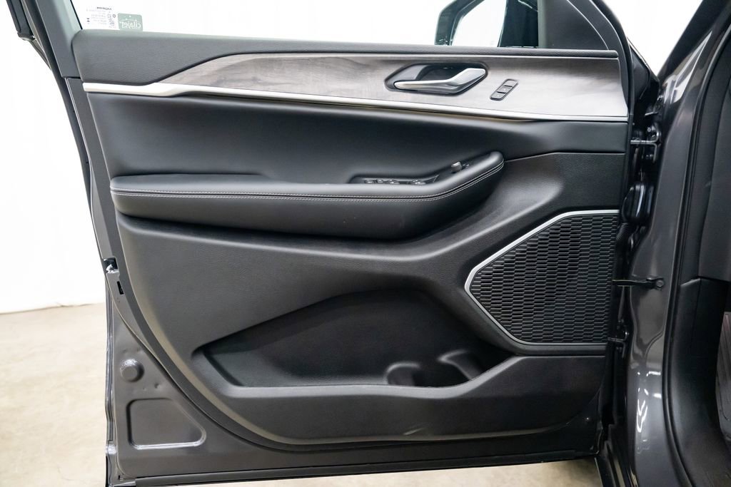 New 2026 Jeep Grand Cherokee L Limited AWD/4WD image 23