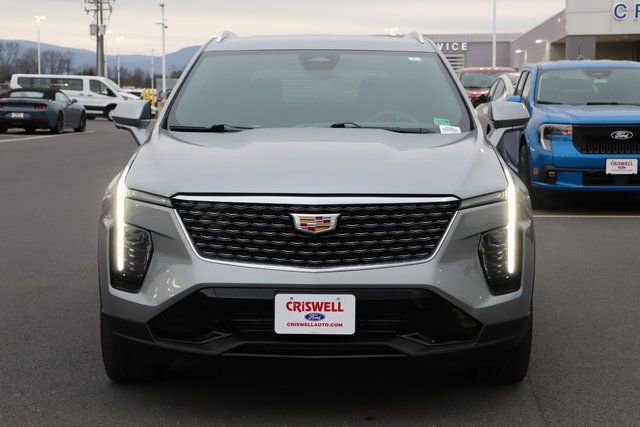 Used 2025 Cadillac XT4 Premium Luxury image 7