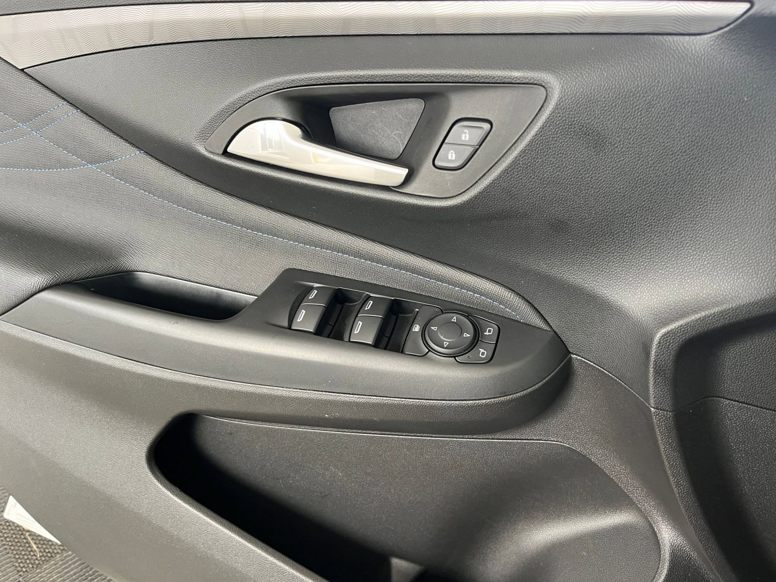 Used 2025 Buick Envista Sport Touring image 20