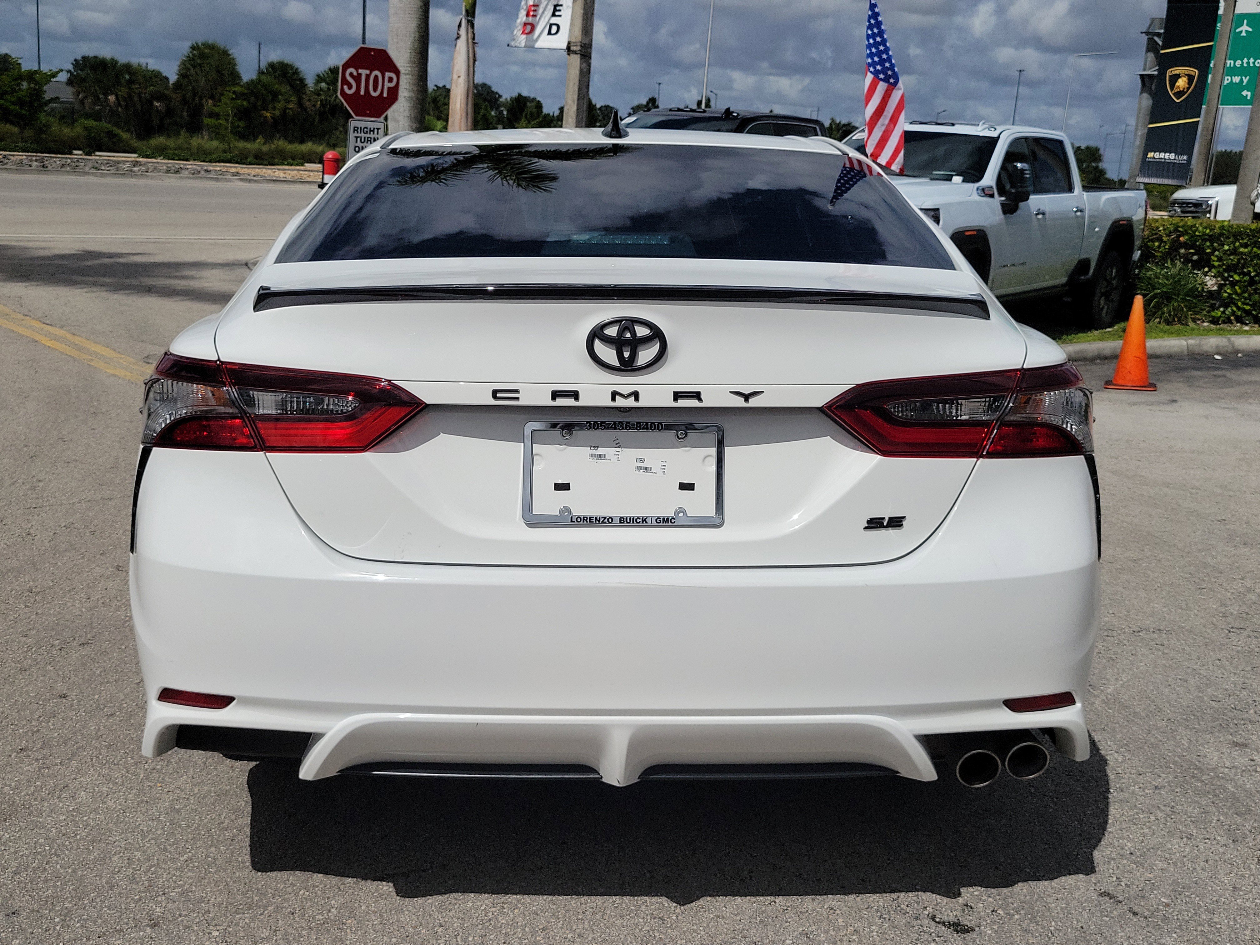 Used 2022 Toyota Camry SE w/ Convenience Package FWD image 6
