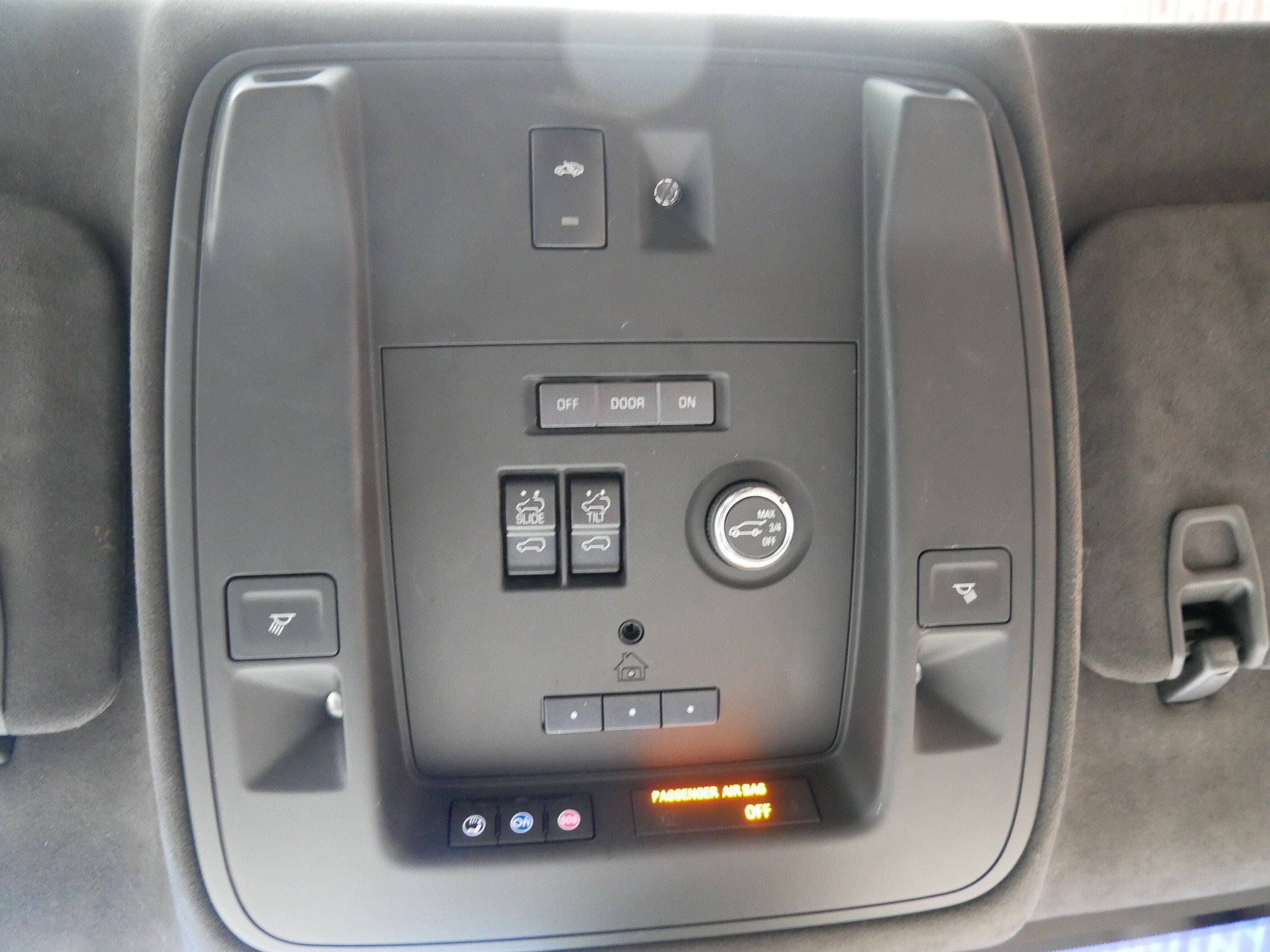 Used 2018 Cadillac Escalade Platinum AWD/4WD image 22