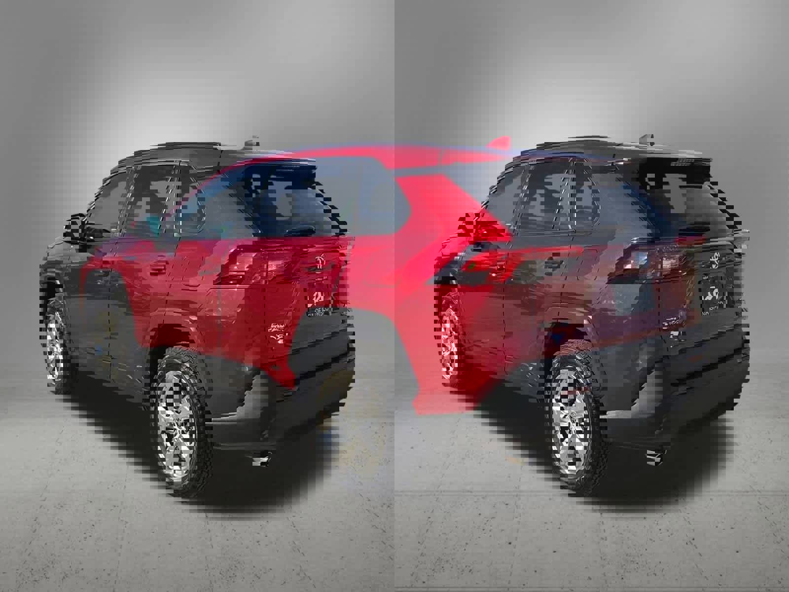 Used 2021 Toyota RAV4 XLE Premium image 4