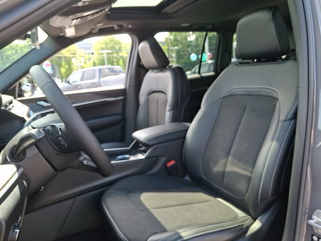 New 2027 Jeep Grand Cherokee Altitude AWD/4WD image 9