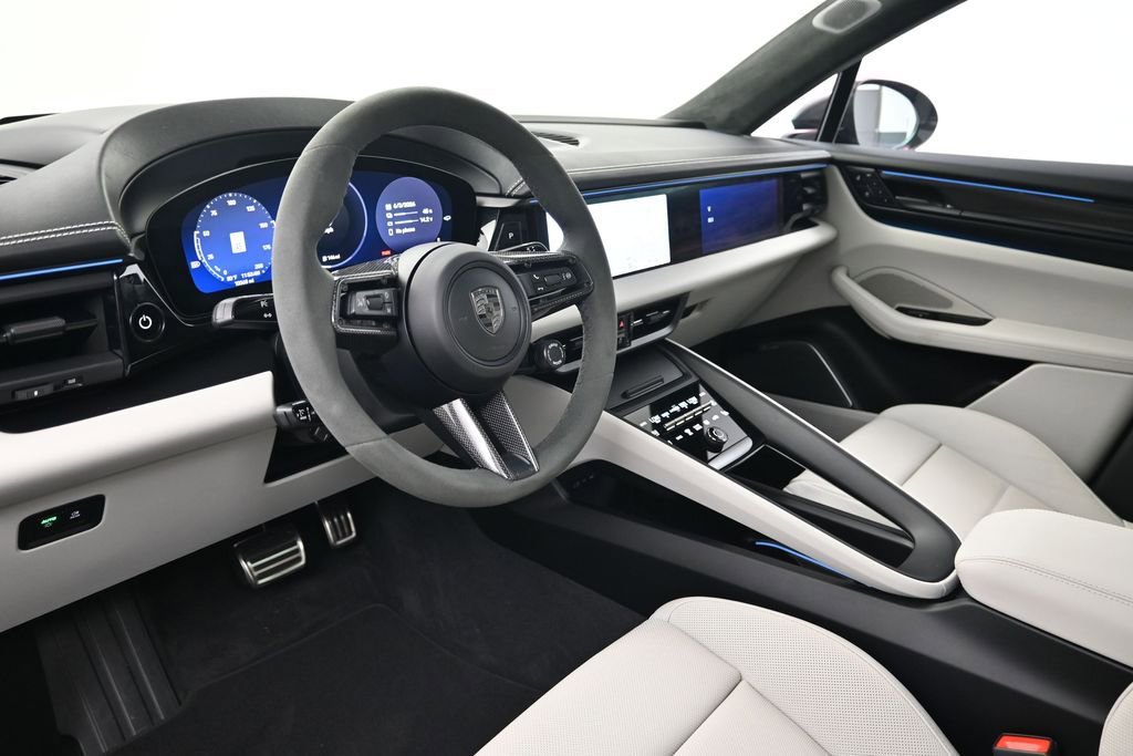 Certified 2024 Porsche Macan Turbo Electric AWD/4WD image 4