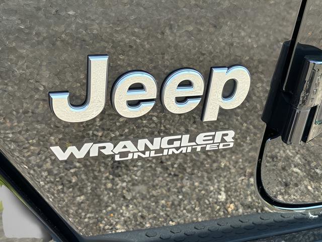 Used 2020 Jeep Wrangler Unlimited Sahara AWD/4WD image 15