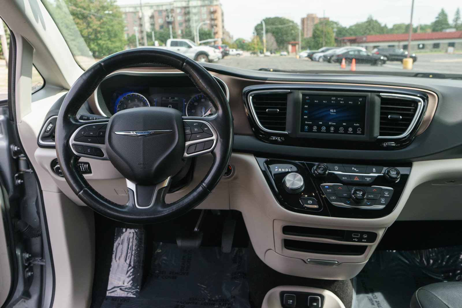 Used 2019 Chrysler Pacifica Touring-L FWD image 12