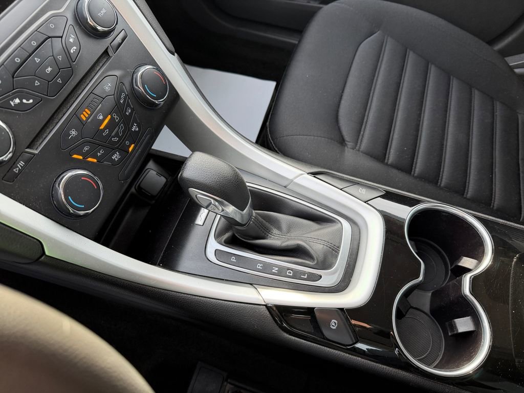 Used 2016 Ford Fusion SE image 24