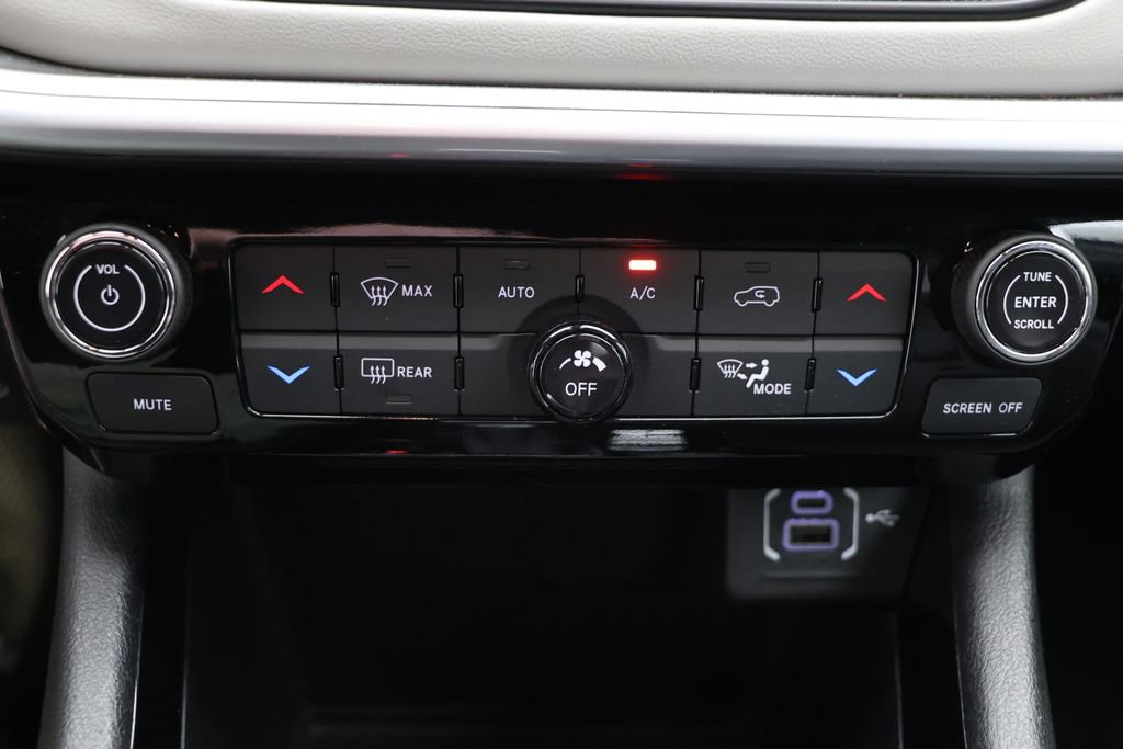 Used 2025 Jeep Compass Limited AWD/4WD image 23