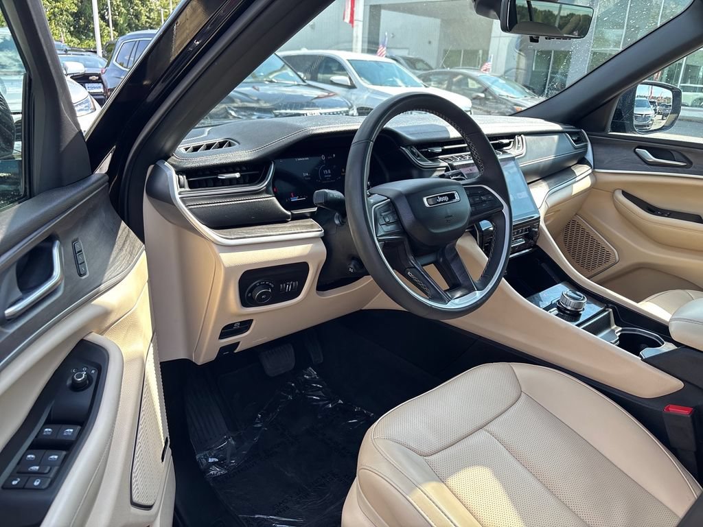Used 2024 Jeep Grand Cherokee L Limited w/ Luxury Tech Group II AWD/4WD image 6