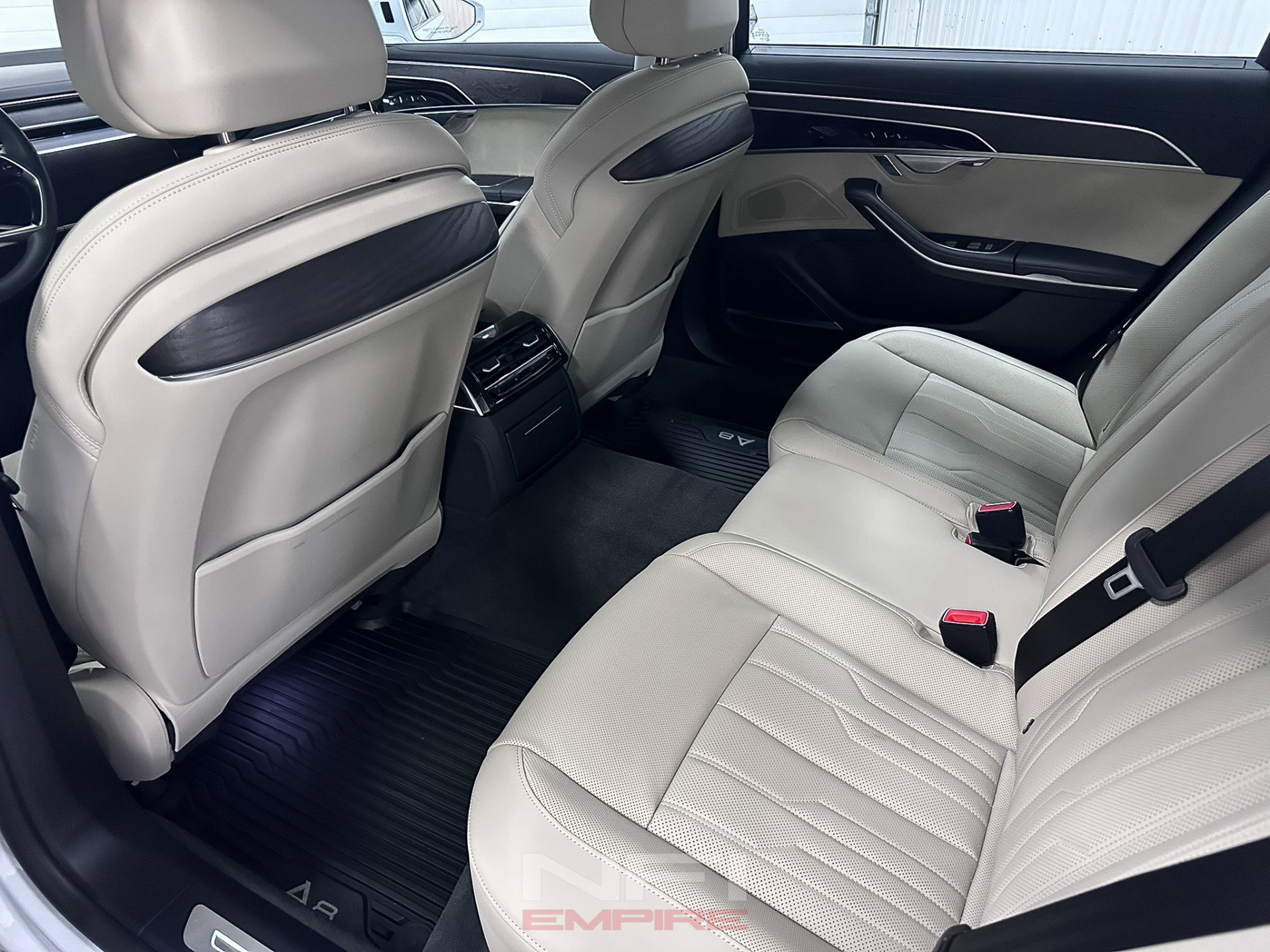 Used 2024 Audi A8 L 3.0T image 36