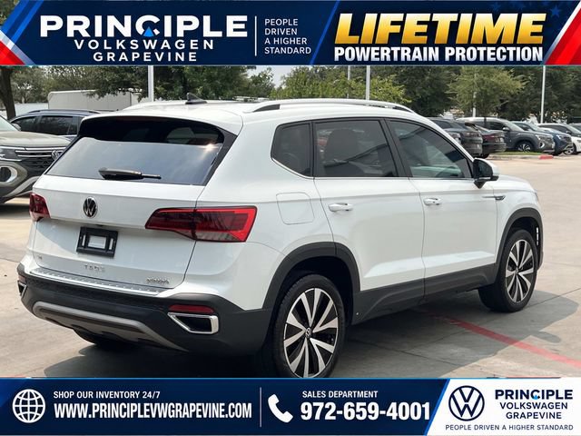 Used 2023 Volkswagen Taos SE w/ Panoramic Sunroof Package FWD image 9