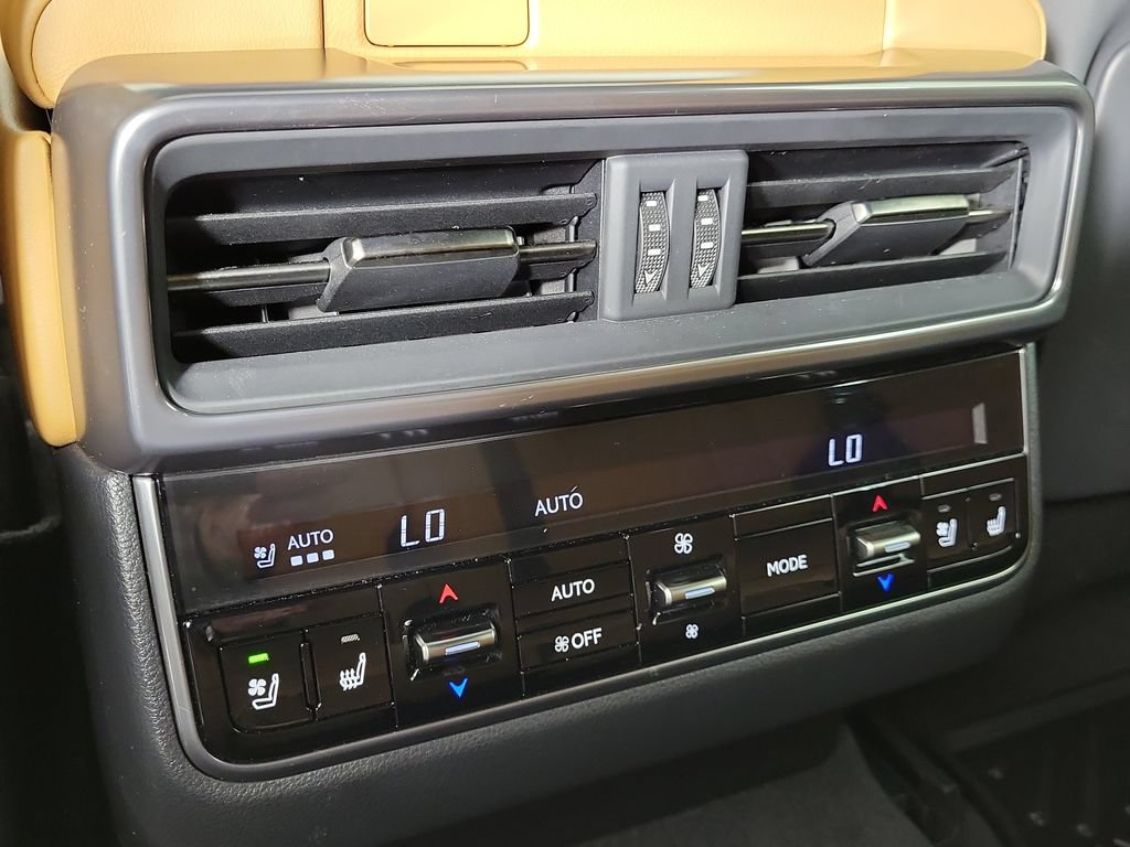 Used 2025 Lexus LX 600 4WD w/ Accessory Package (Z1) image 15