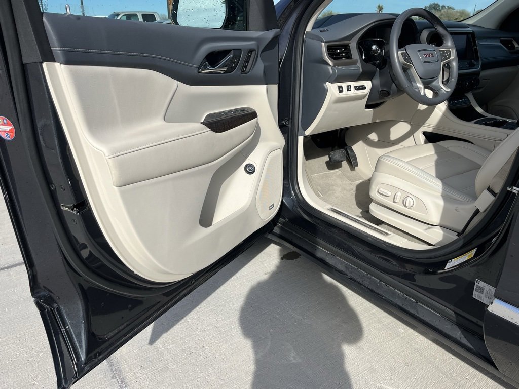 Used 2021 GMC Acadia Denali w/ Denali Technology Package image 14