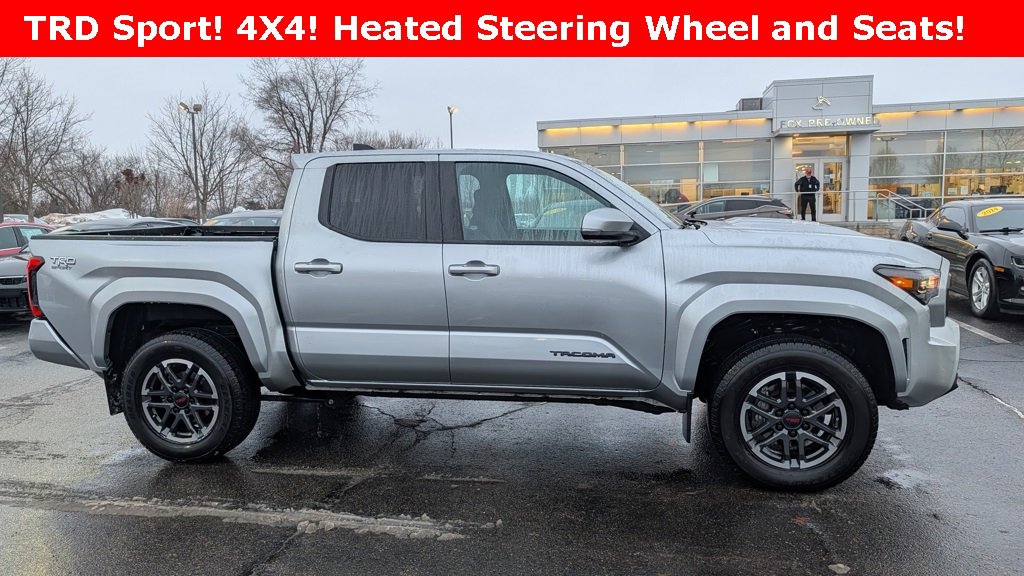 Used 2024 Toyota Tacoma TRD Sport w/ TRD Sport Upgrade Package image 4