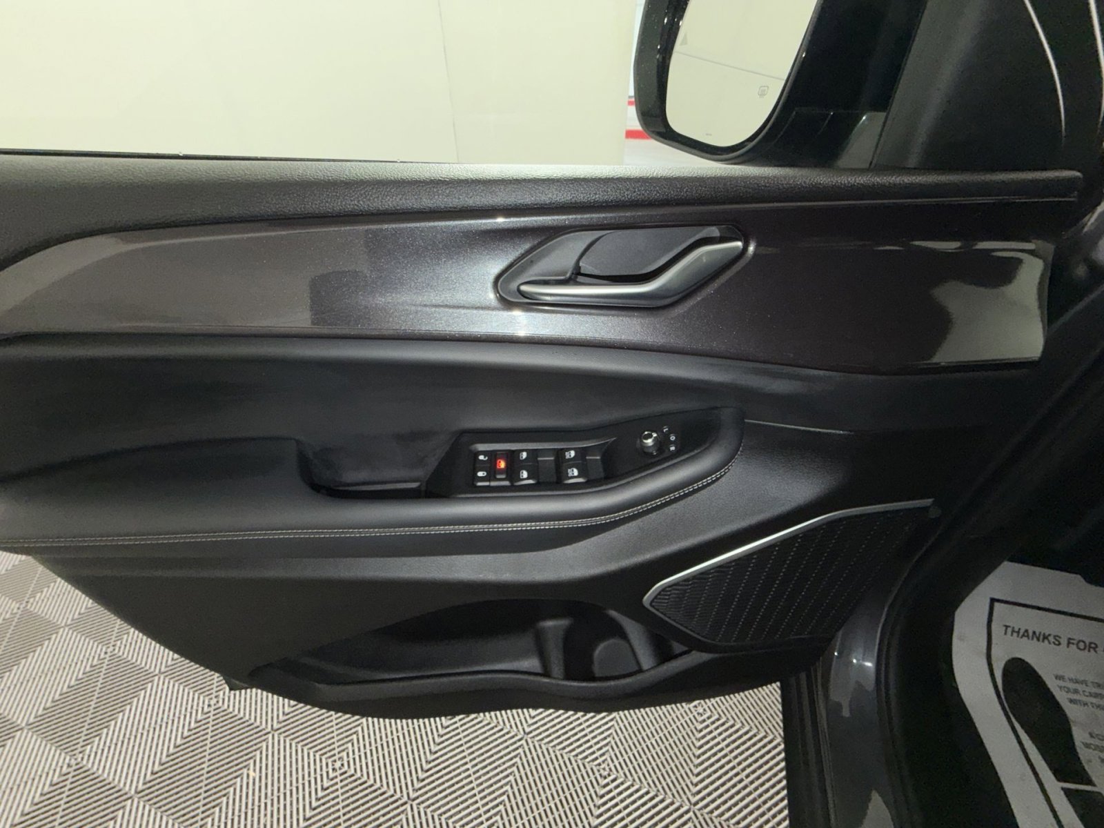 Used 2022 Jeep Grand Cherokee L Laredo image 15