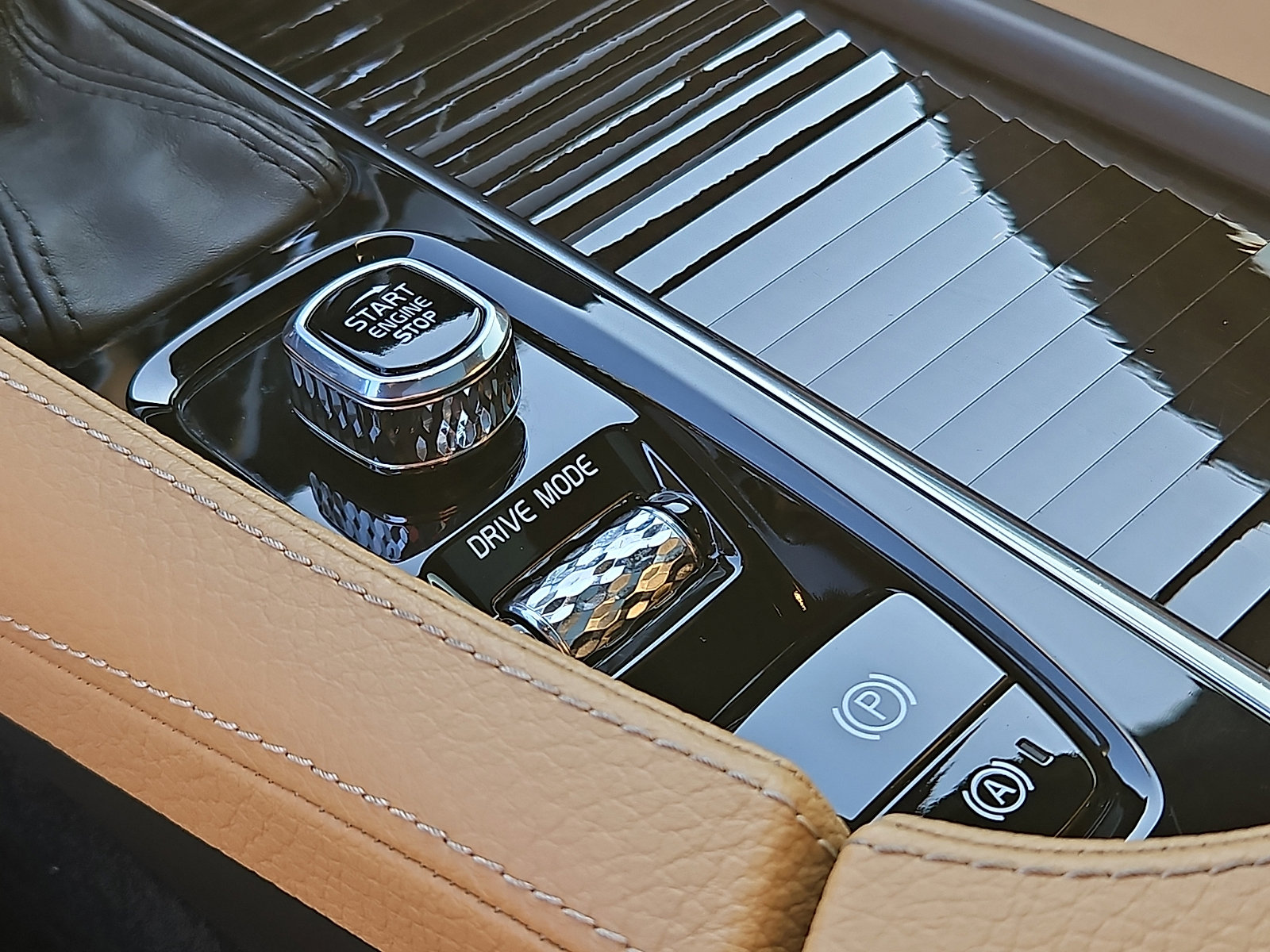 Used 2018 Volvo S90 T5 Momentum w/ Convenience Package image 24