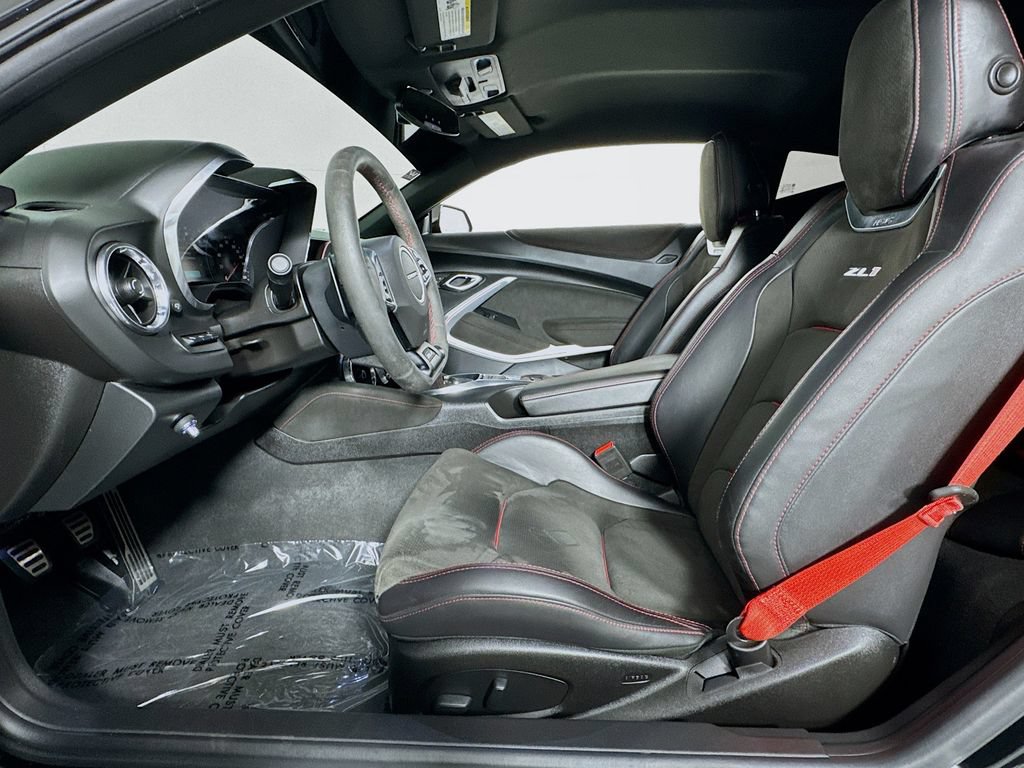 Used 2018 Chevrolet Camaro ZL1 RWD image 15