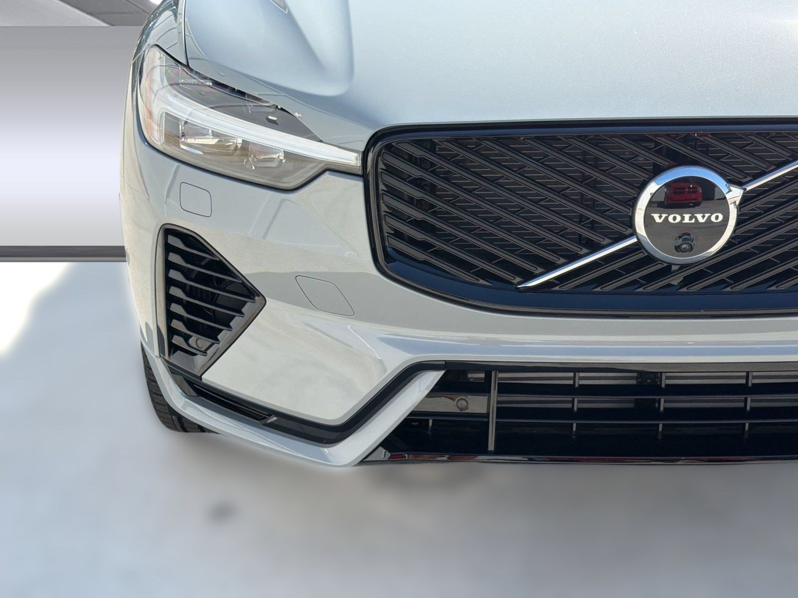 New 2026 Volvo XC60 T8 Plus w/ Protection Package Premier AWD/4WD image 11