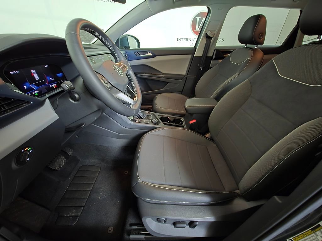 Used 2023 Volkswagen Taos SE w/ Black Wheel Package image 13