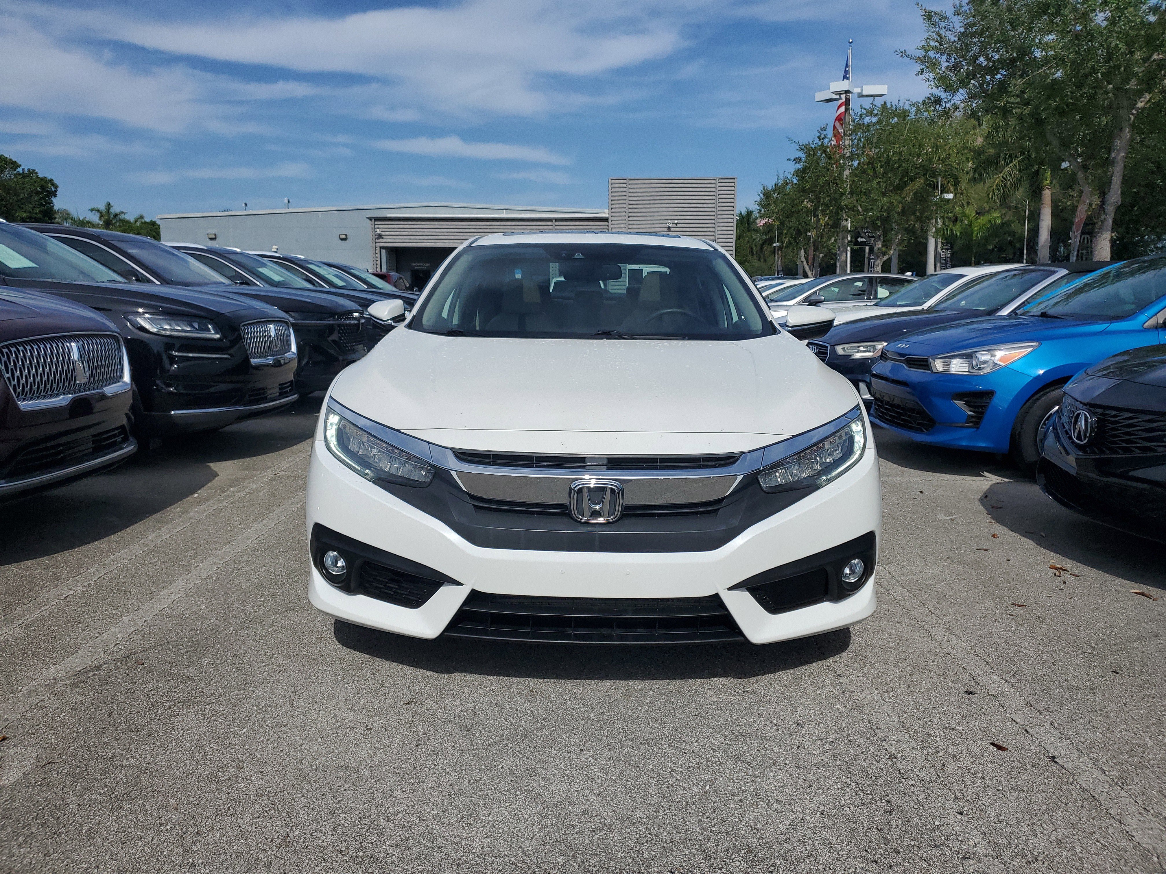 Used 2017 Honda Civic Touring image 2