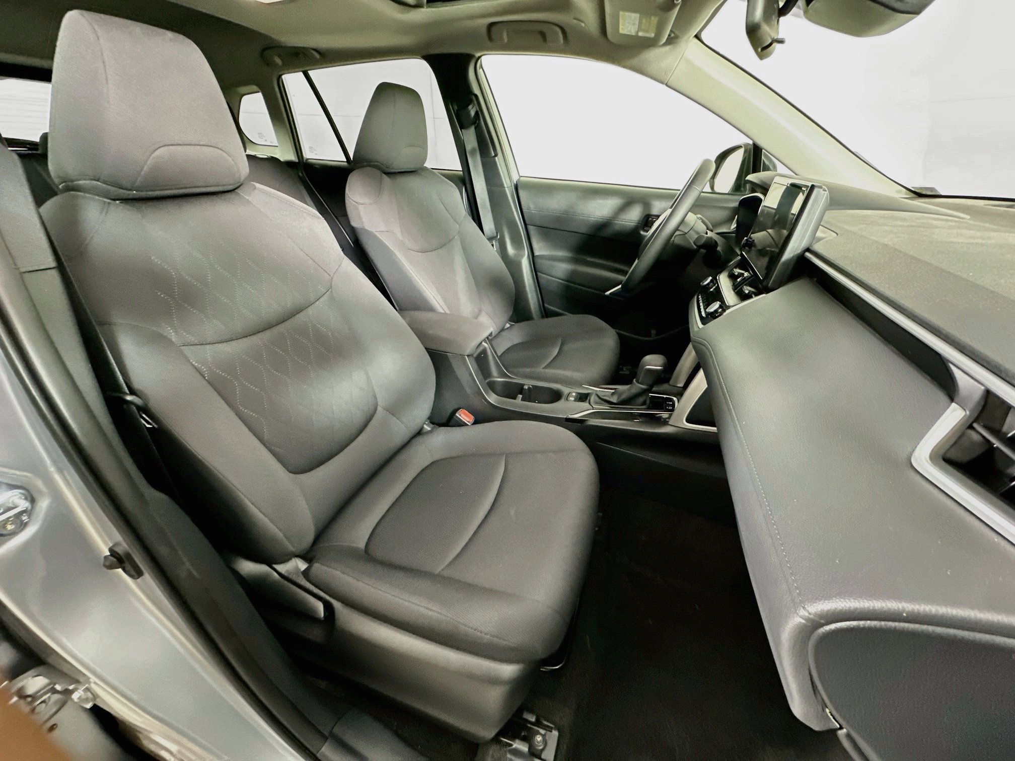 Used 2025 Toyota Corolla Cross LE w/ Moonroof Package FWD image 29