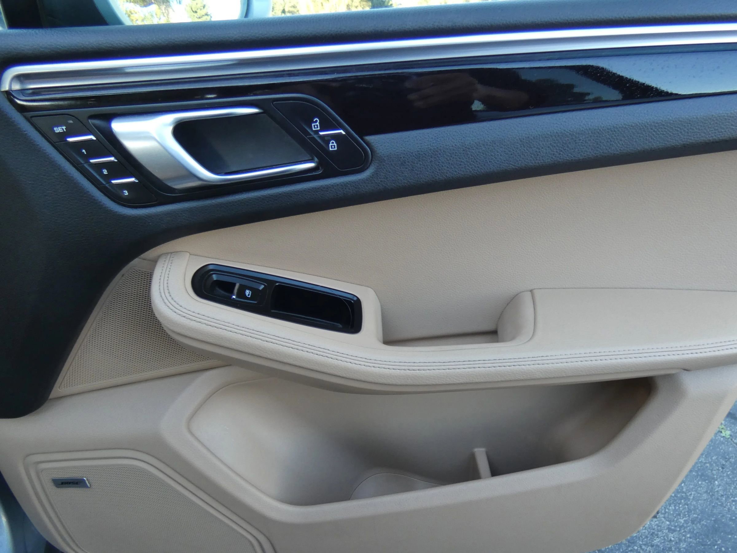 Used 2019 Porsche Macan image 32