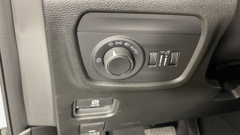 New 2025 Jeep Grand Cherokee L Laredo image 28