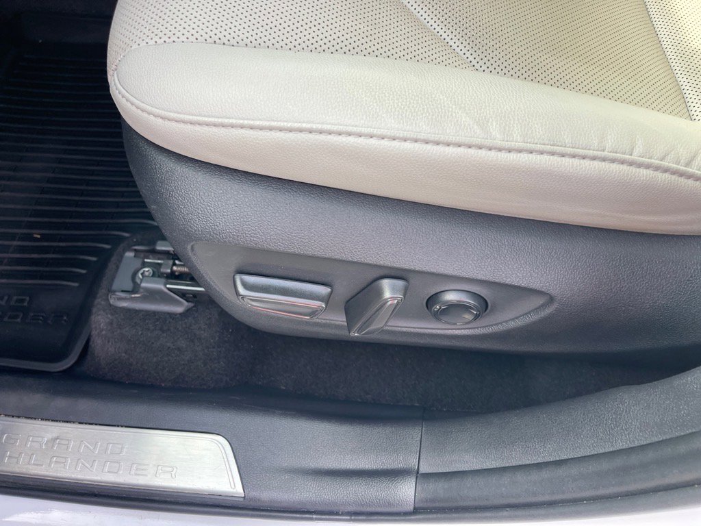 Used 2024 Toyota Grand Highlander Platinum image 9
