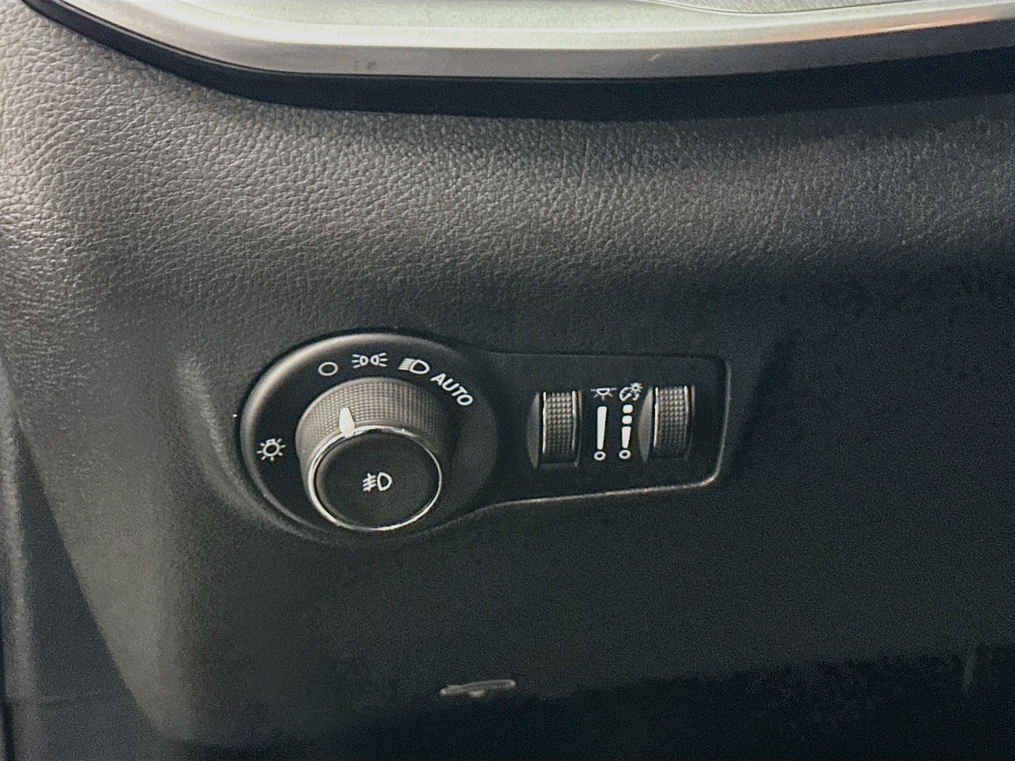Used 2025 Jeep Compass Limited AWD/4WD image 17