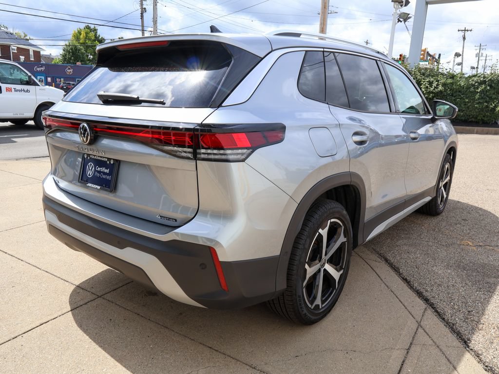 Certified 2025 Volkswagen Tiguan SE w/ Panoramic Sunroof Package AWD/4WD image 5