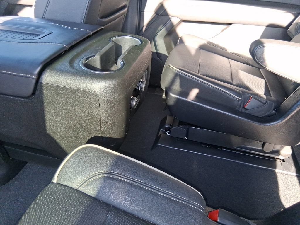 Used 2022 Chevrolet Suburban Premier AWD/4WD image 15