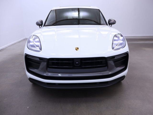 New 2025 Porsche Macan Turbo image 8