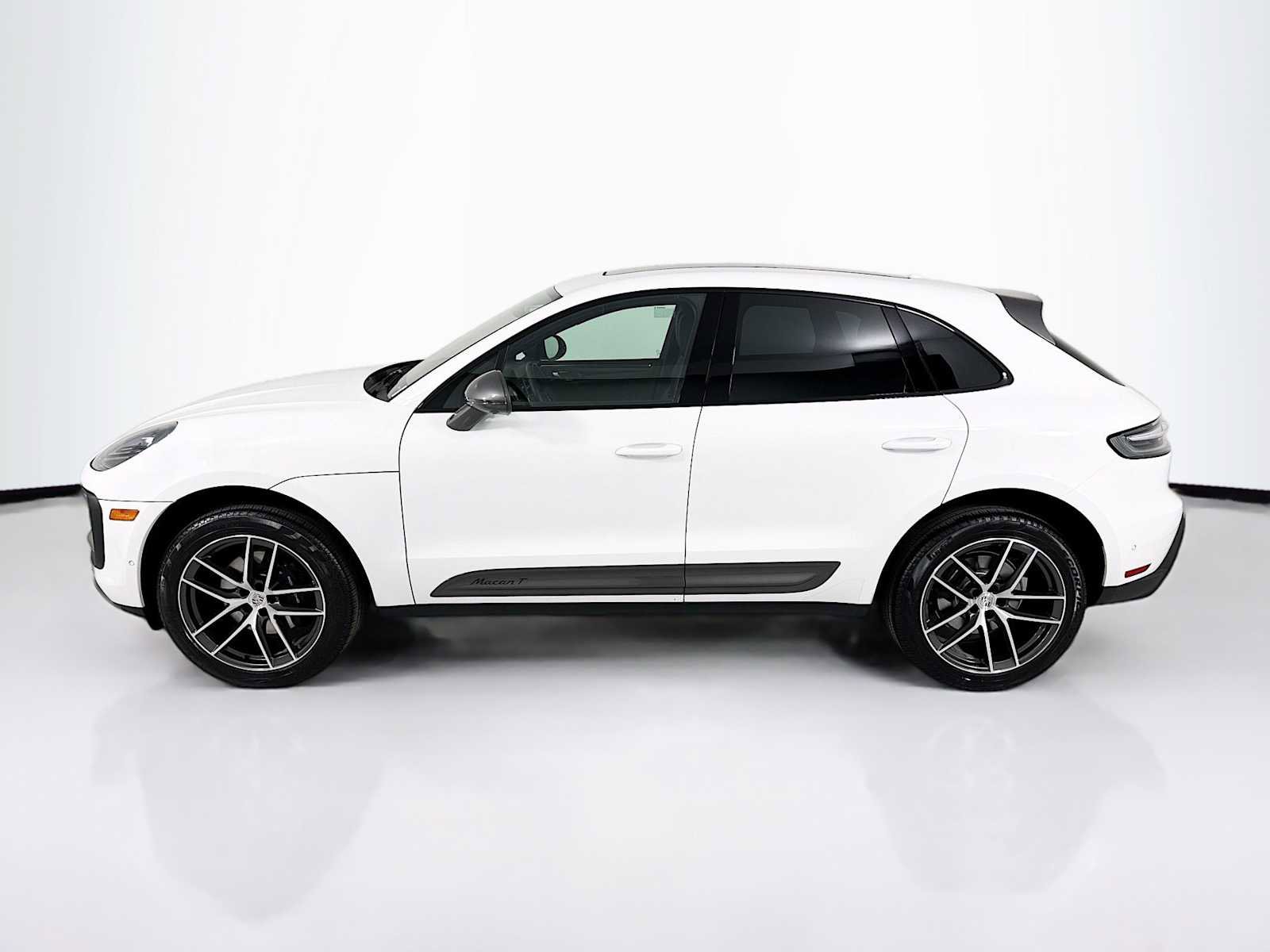 Certified 2025 Porsche Macan T image 2