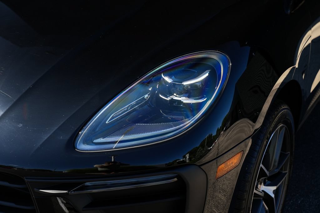 Certified 2026 Porsche Macan AWD/4WD image 7