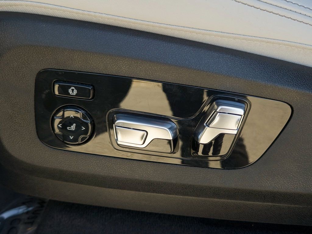 Used 2025 BMW X7 xDrive40i w/ M Sport Package image 9