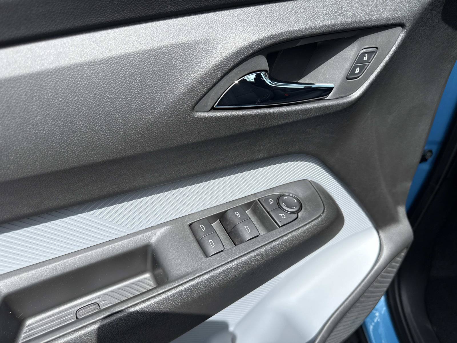 New 2027 Chevrolet Bolt LT w/ Comfort Package FWD image 18
