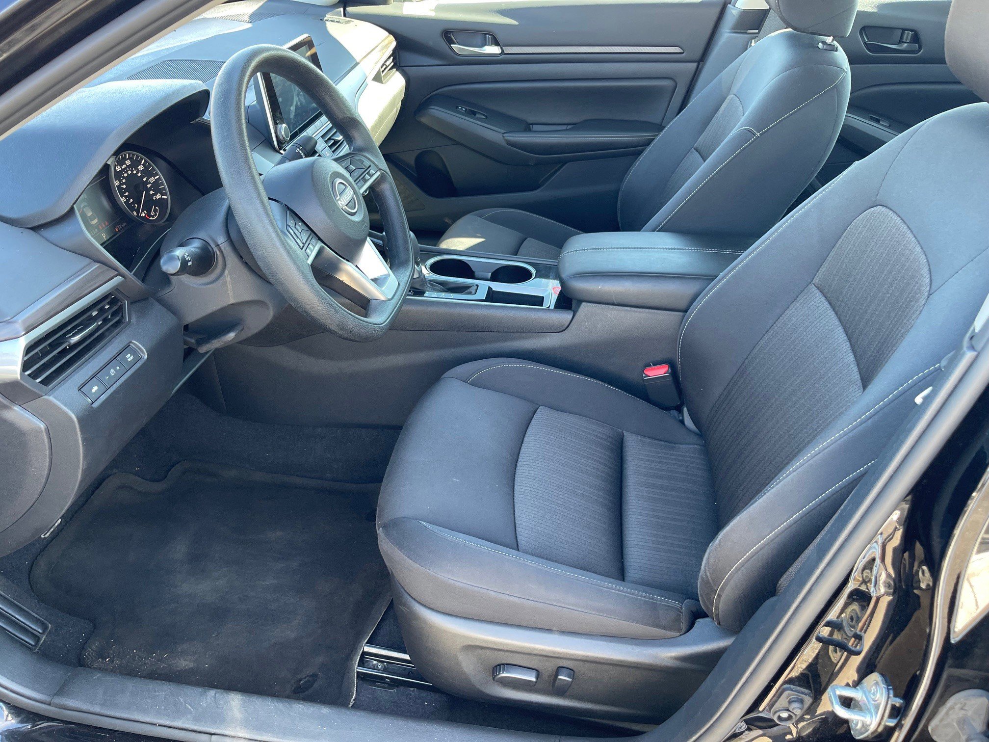 Used 2024 Nissan Altima 2.5 SV image 9