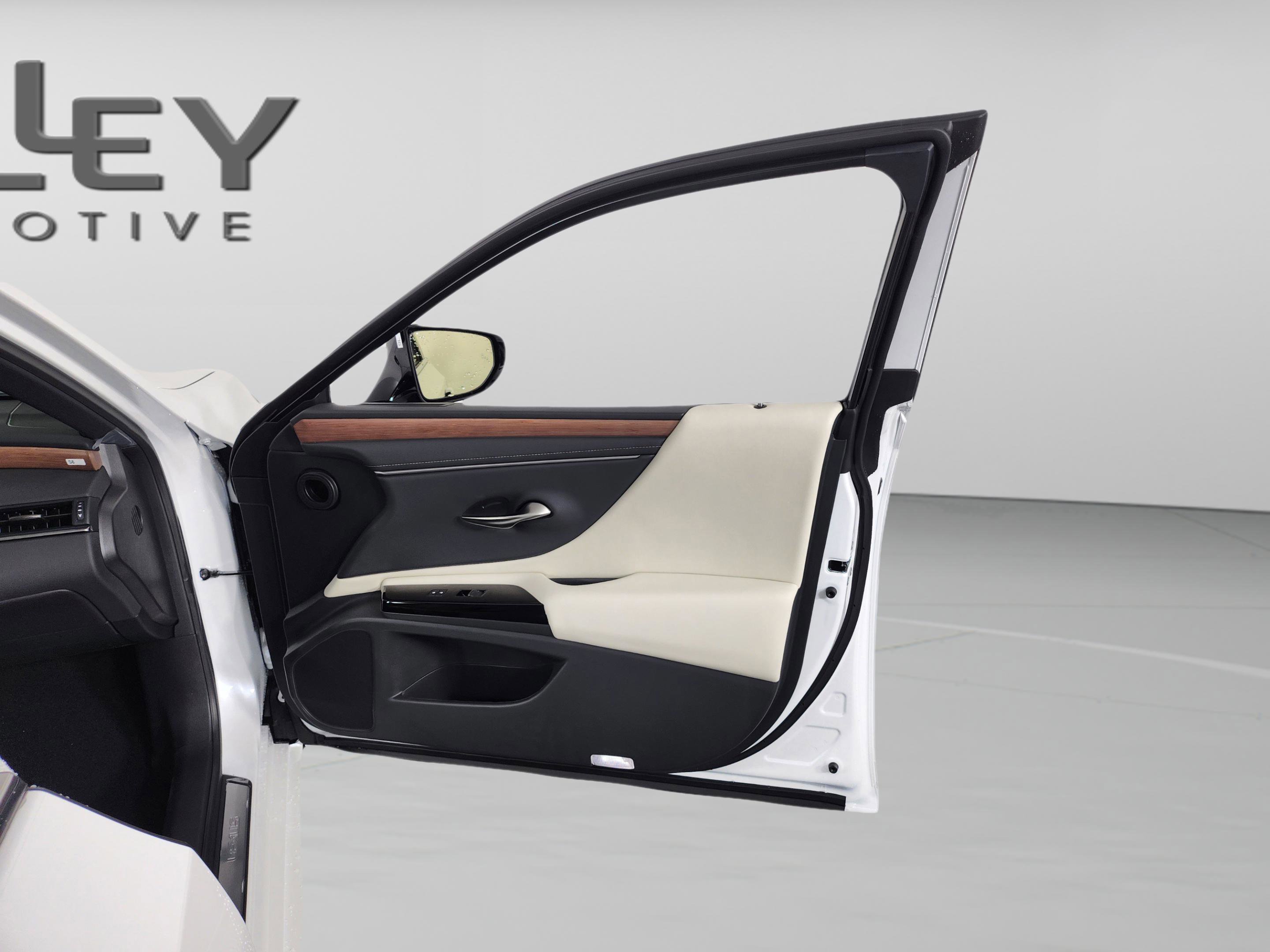 New 2025 Lexus ES 300h w/ Premium Package image 29