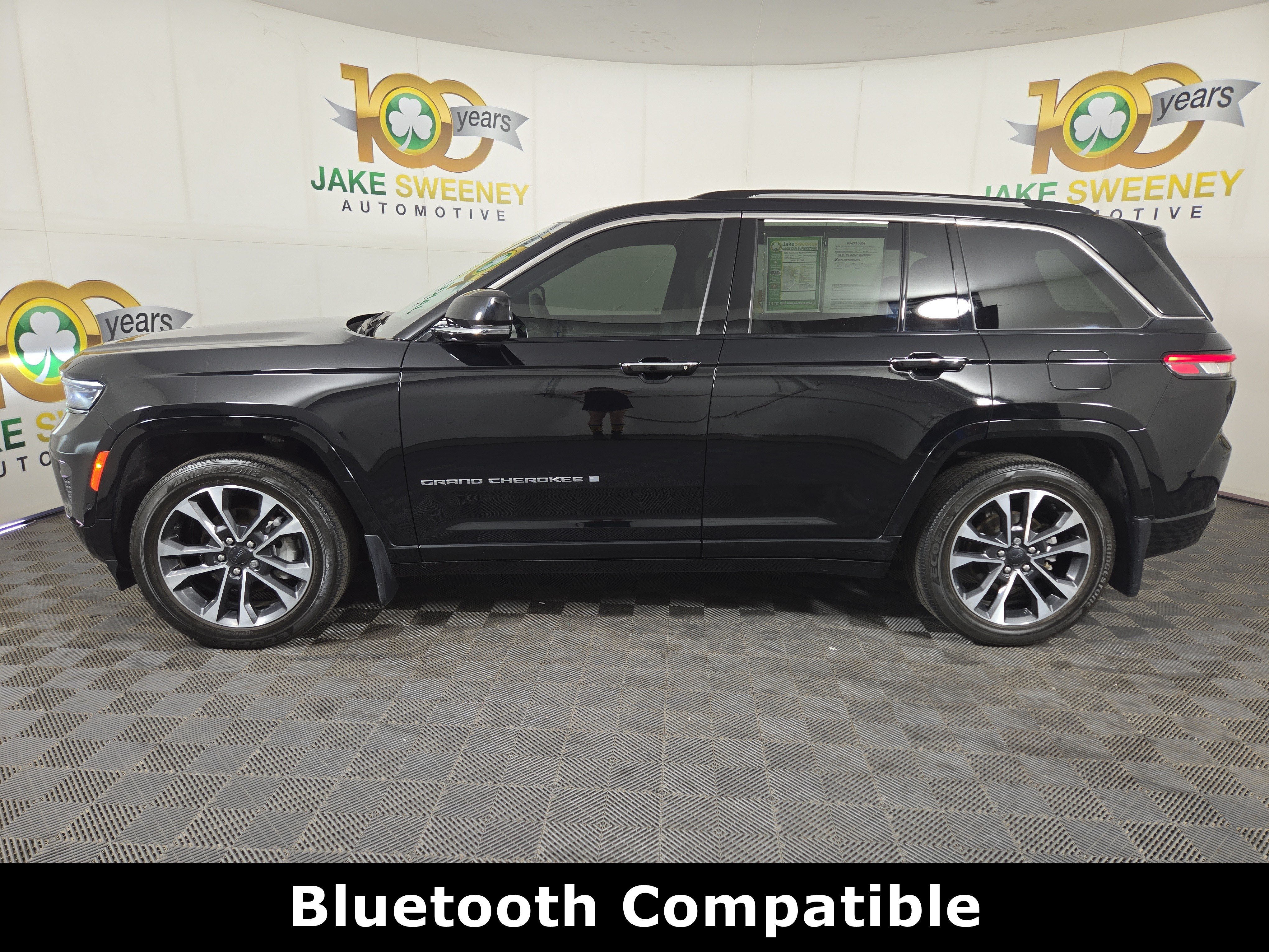 Used 2023 Jeep Grand Cherokee Overland w/ Luxury Tech Group IV AWD/4WD image 6
