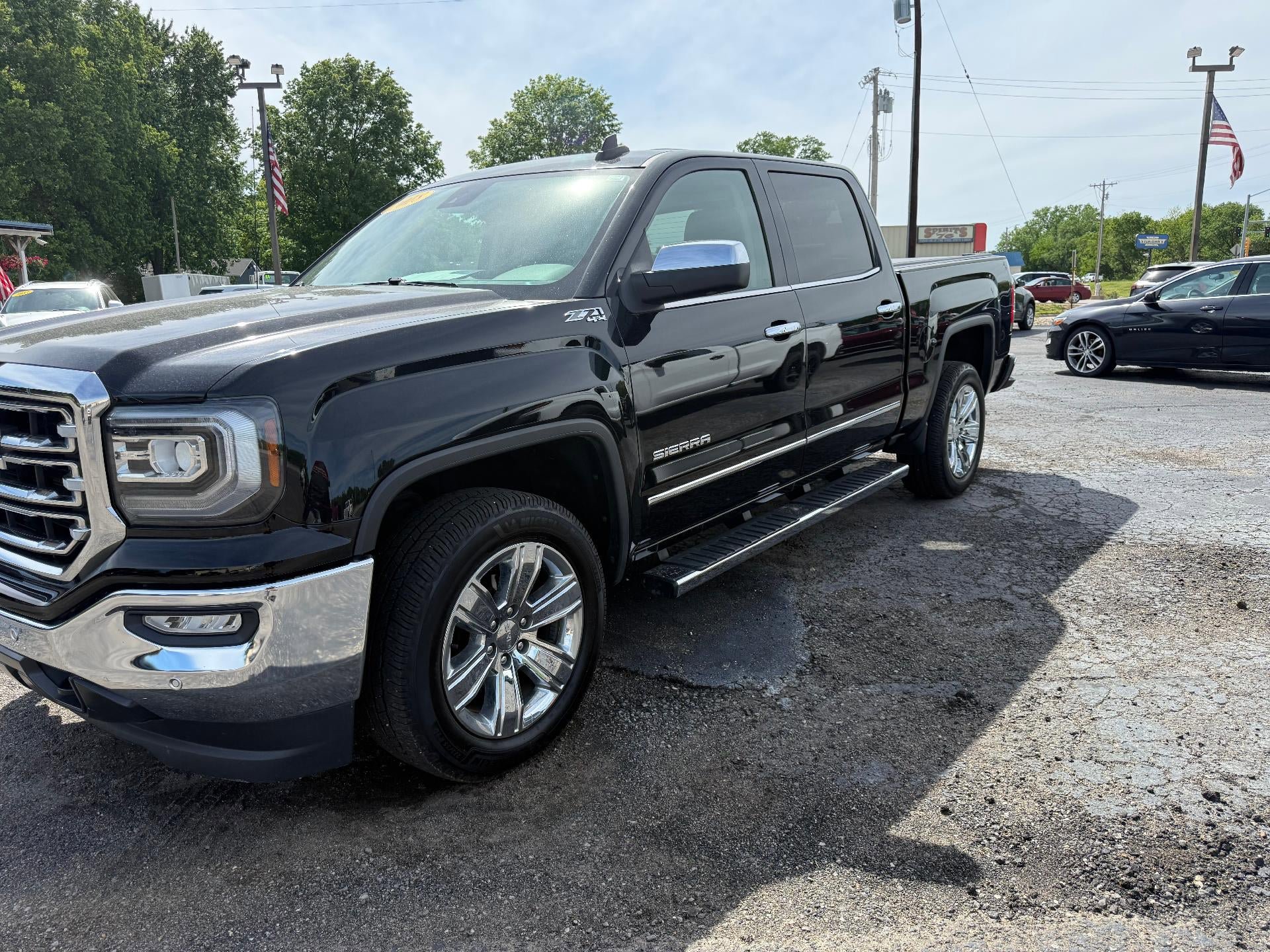 Used 2018 GMC Sierra 1500 SLT AWD/4WD image 2