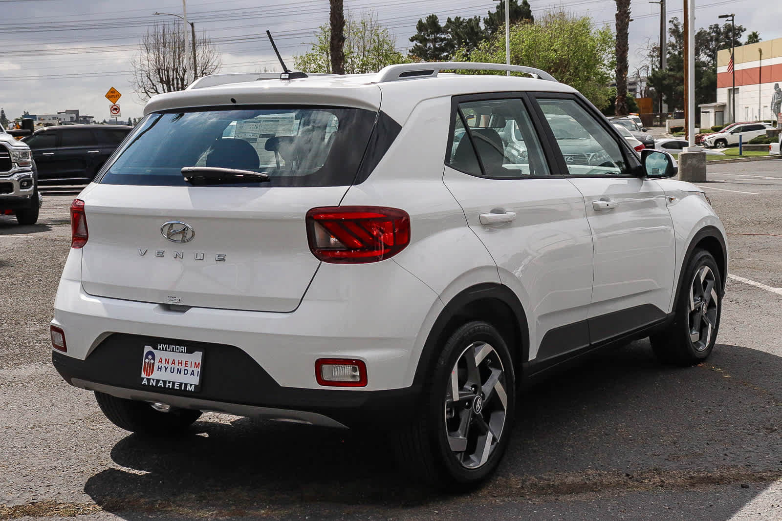 New 2026 Hyundai Venue SEL FWD image 7