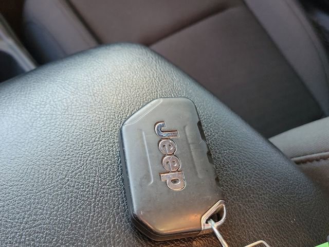 Used 2023 Jeep Gladiator Sport image 33