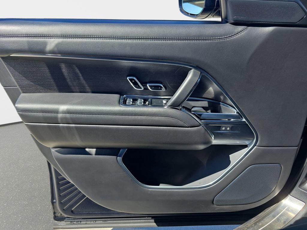 Used 2023 Land Rover Range Rover SE image 28