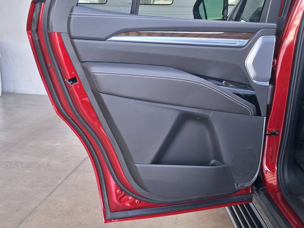 New 2026 Cadillac Escalade Platinum Sport w/ LPO, Floor Liner Package AWD/4WD image 22