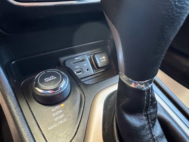 Used 2014 Jeep Cherokee Latitude AWD/4WD image 20