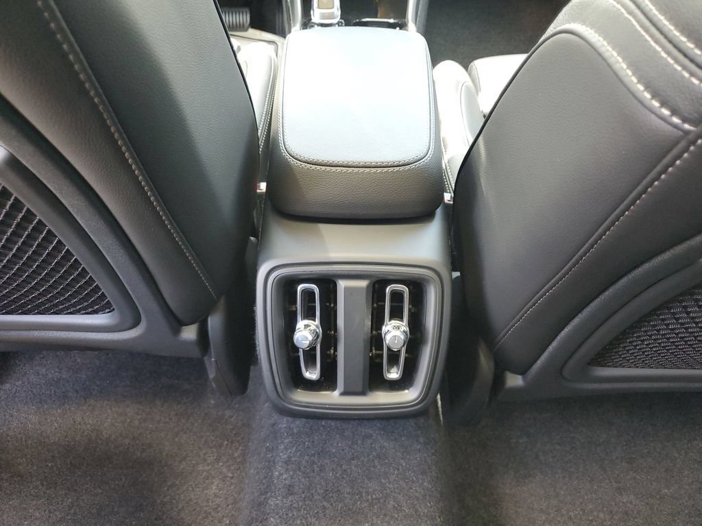 New 2026 Volvo XC40 B5 Ultra w/ Protection Package Premier AWD/4WD image 10