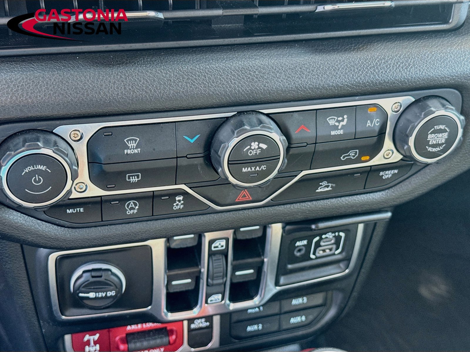 Used 2025 Jeep Wrangler Unlimited Sport AWD/4WD image 19