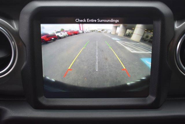 Used 2018 Jeep Wrangler Unlimited Sahara image 25